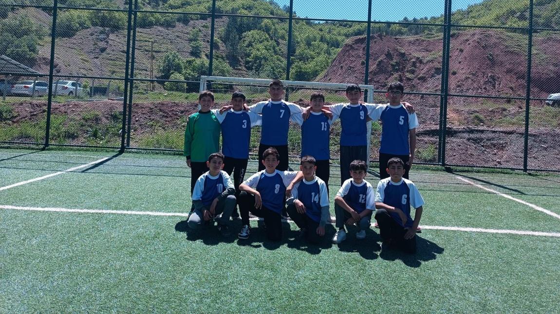 Öğrencilerimiz Aydıncık Ortaokullar Arası Futbol Turnuvasına Katıldı